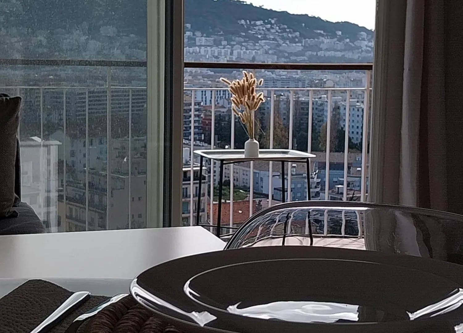 Appartement 4 Pieces Avec Vue Mer Et Stationnement Prive A Niza Apartamento