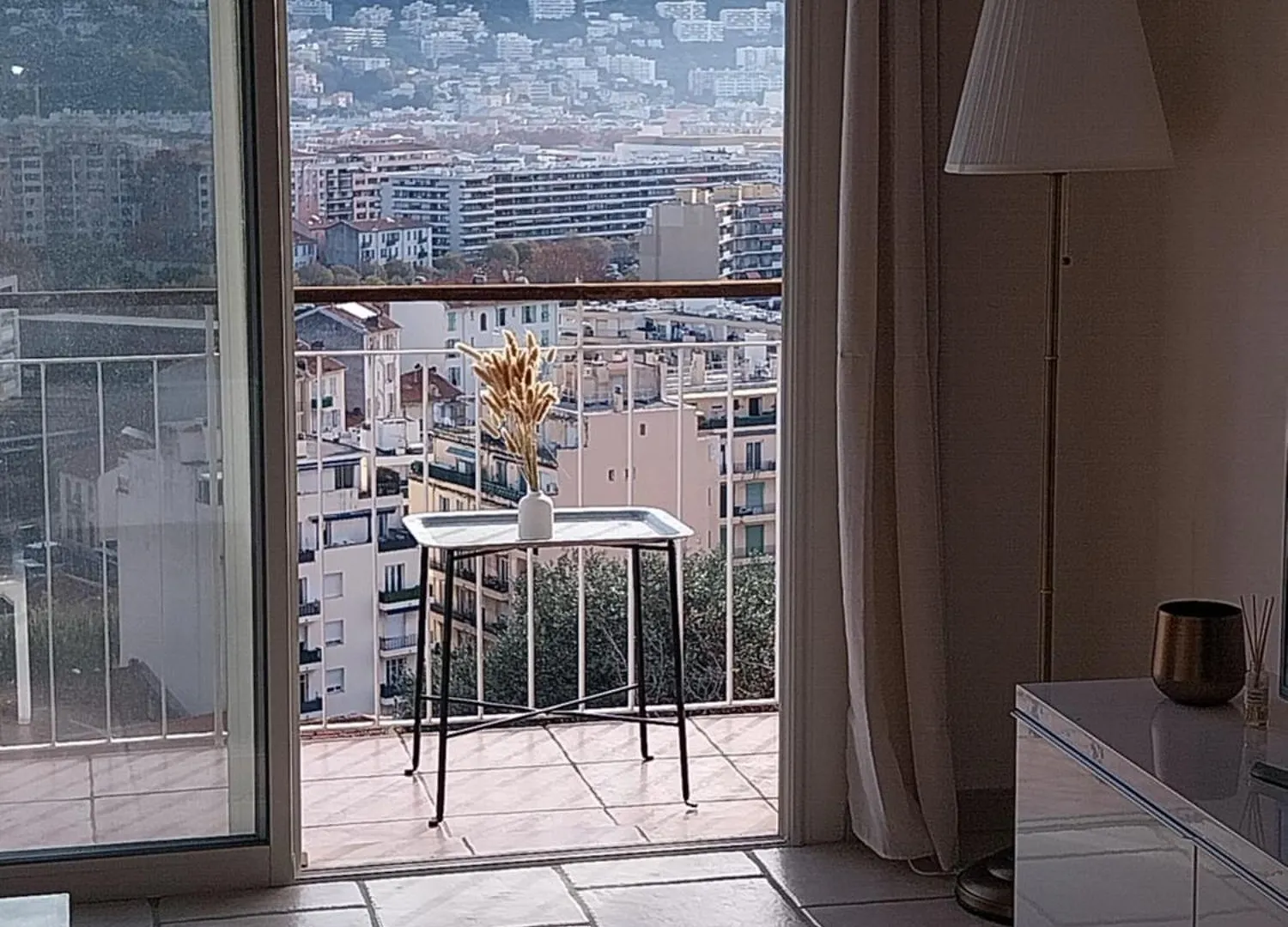 Appartement 4 Pieces Avec Vue Mer Et Stationnement Prive A Niza Apartamento